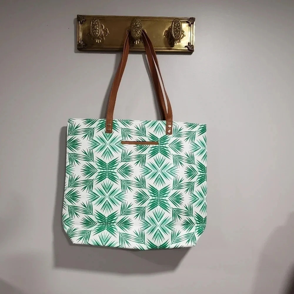 Jewel by Thirty-One Large Green/White Tote Bag .